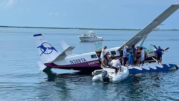 Passengers rescued after a seaplane crash | The Moment